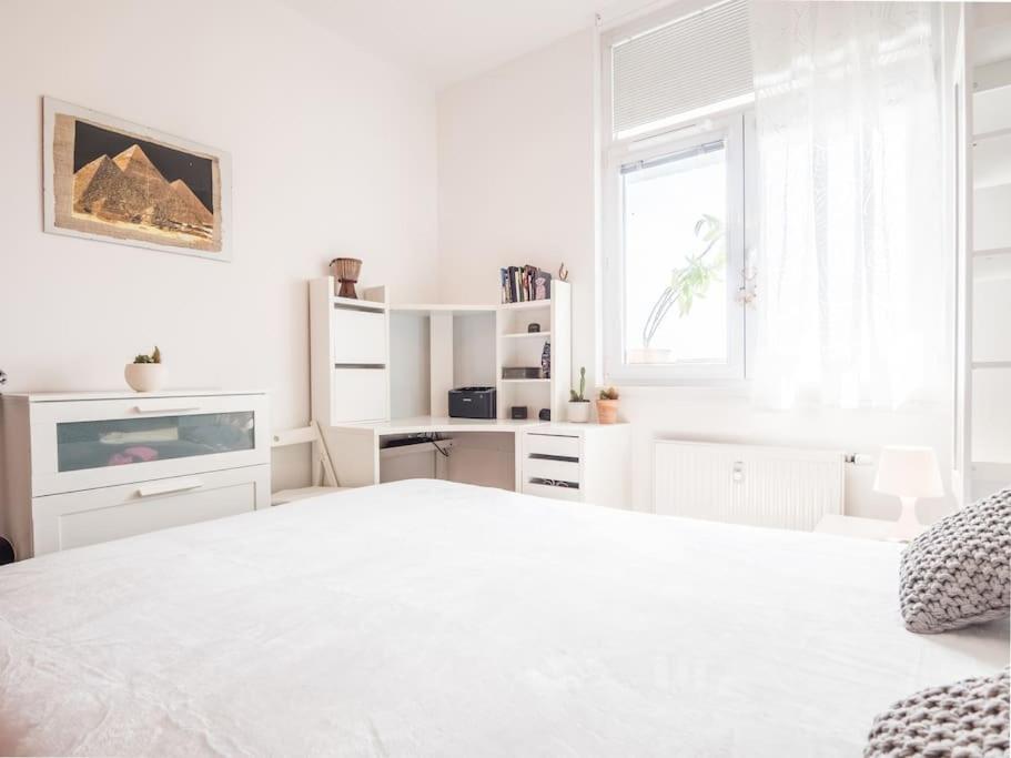 Apartment Cosy 2 Bedroom Flat Close To The Town With Parking Pressburg